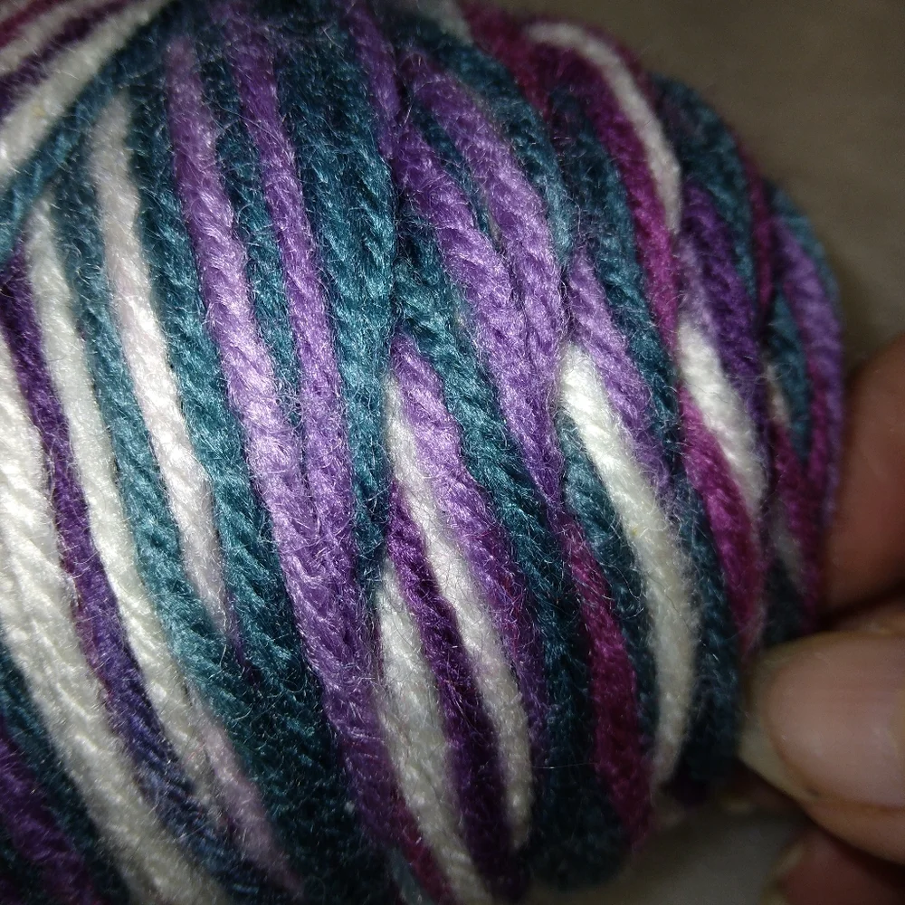 YARN Kolor Match 6 ounce 100% acrylic worsted weight in Teal Ombre
